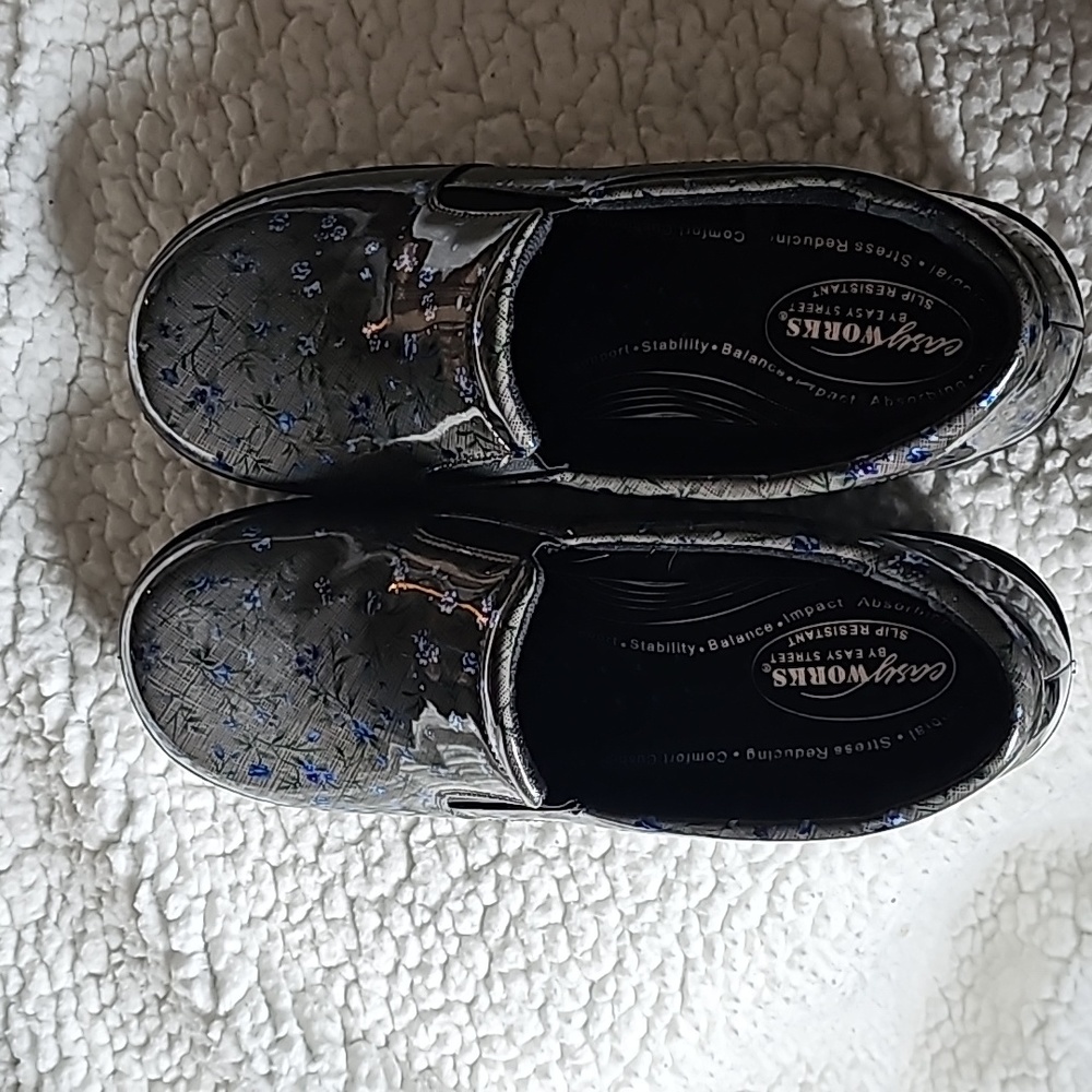Nursing shoes